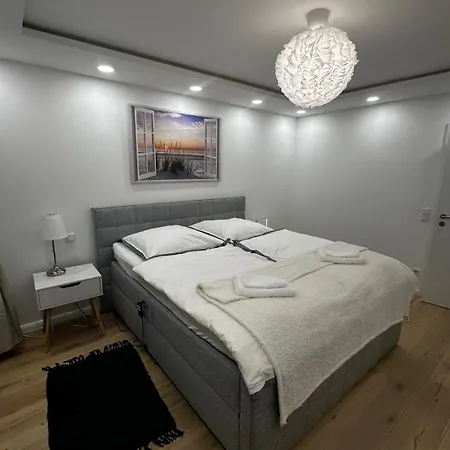 아파트 Place To Be In